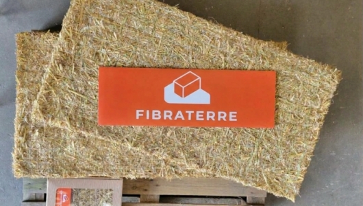 panneaux isolants bas carbone à partir de paille de blé compressée à froid